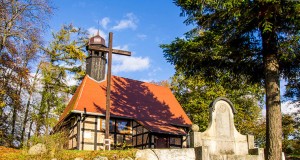 Zabytkowy kościół w Objeździe